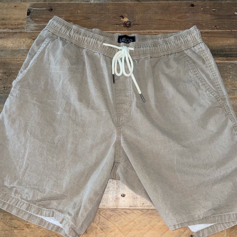 Men’s Valor Khaki Shorts Tillys